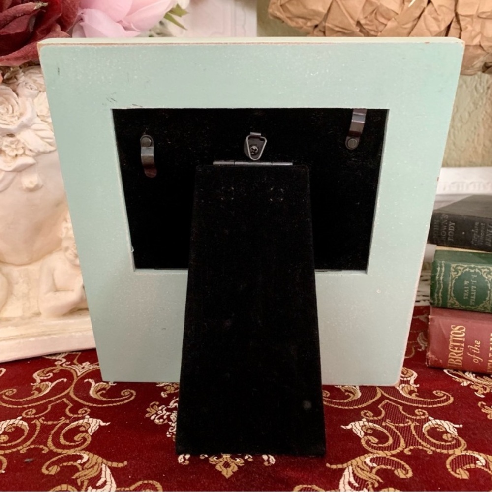 "Vintage Treasures" photo frames (2) sand (4 X 6) and mint (3.5 X 5). - Picture 9 of 10